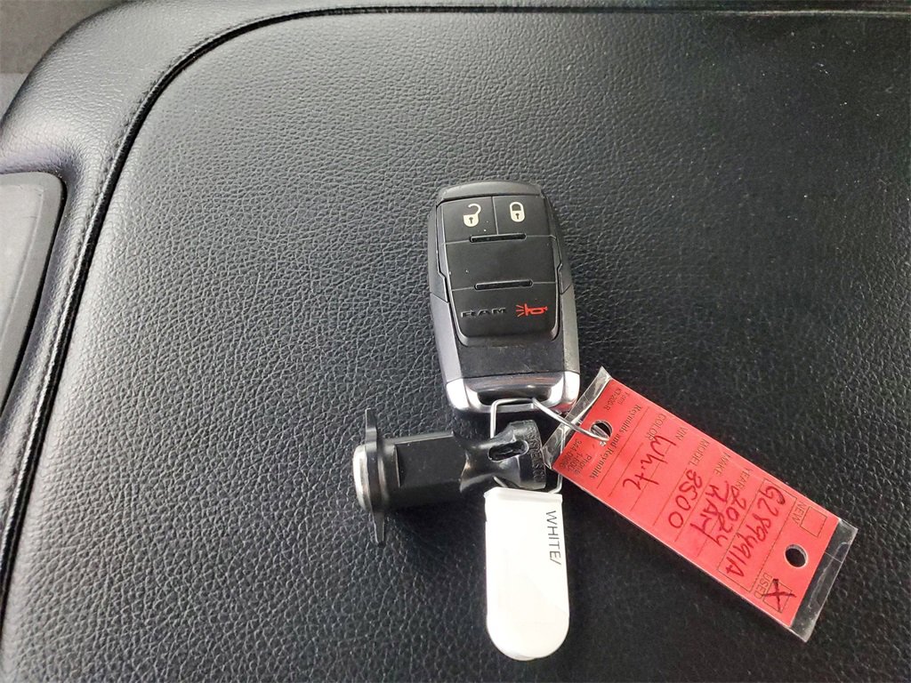 Used 2024 RAM 3500 Big Horn image 26