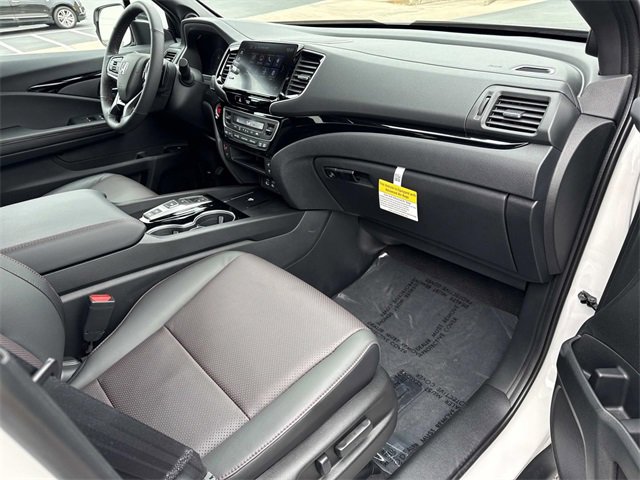 Used 2025 Honda Ridgeline Black Edition image 12