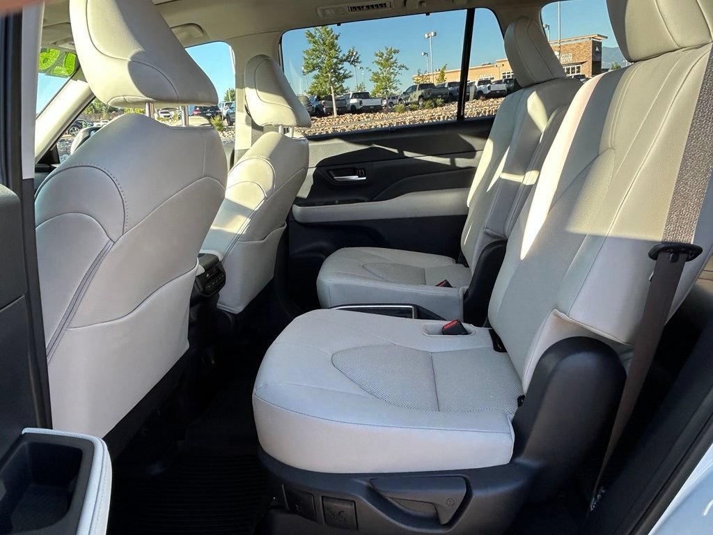 Used 2026 Toyota Grand Highlander AWD image 27