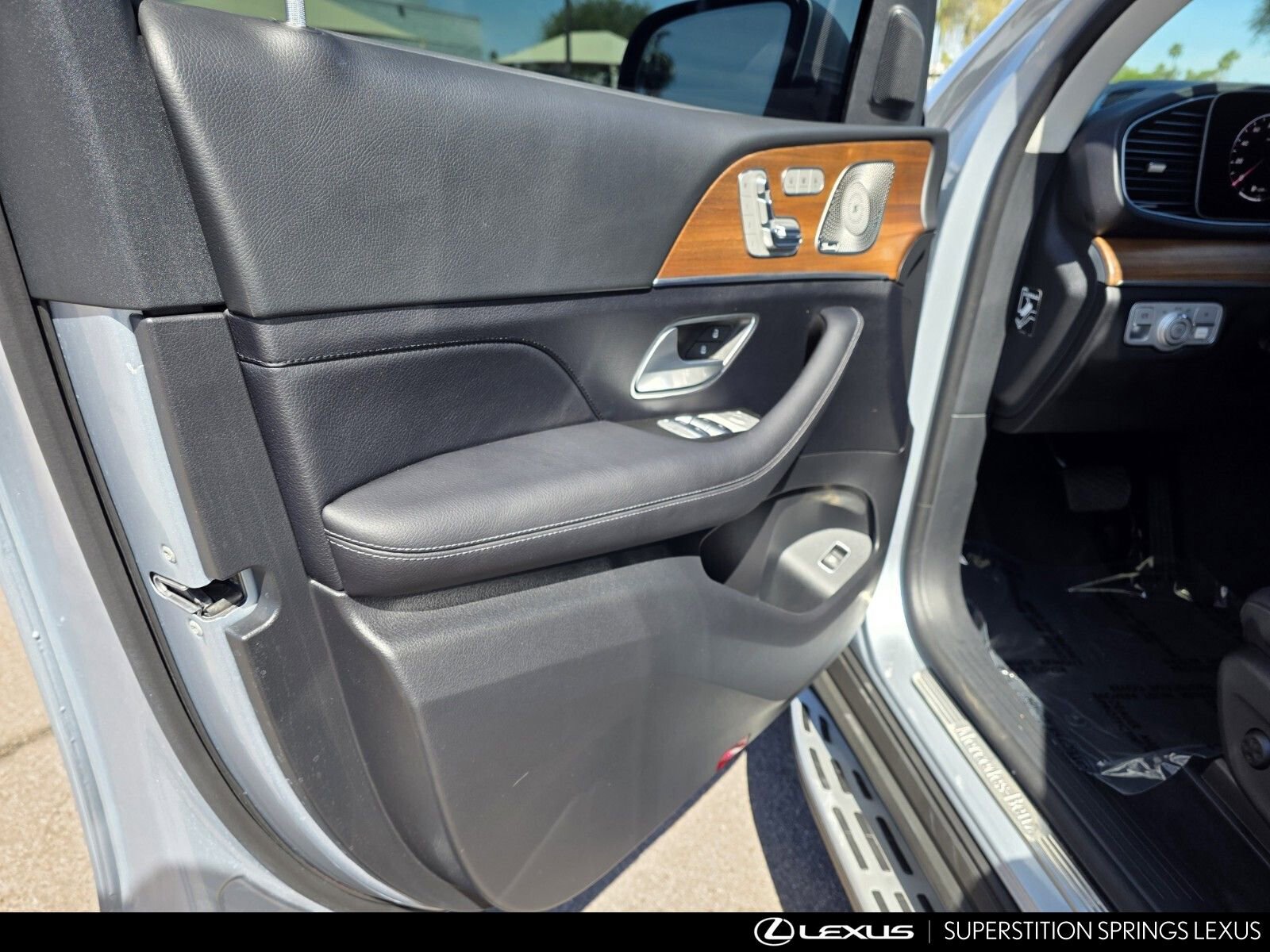 Used 2024 Mercedes-Benz GLE 350 4MATIC image 11