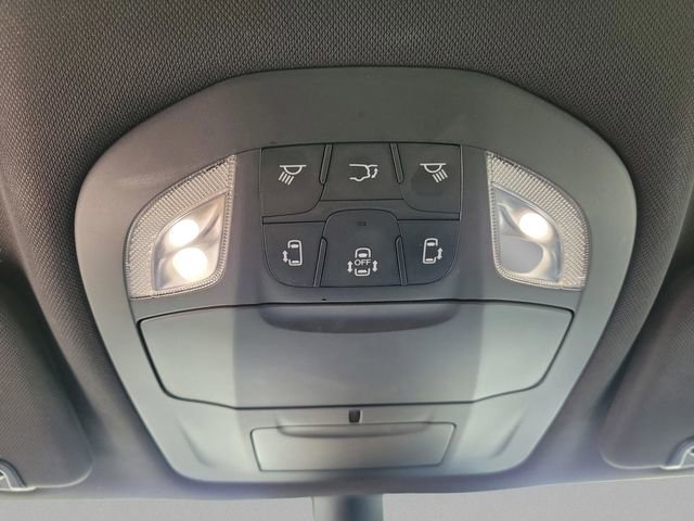 Used 2025 Chrysler Pacifica Select image 33