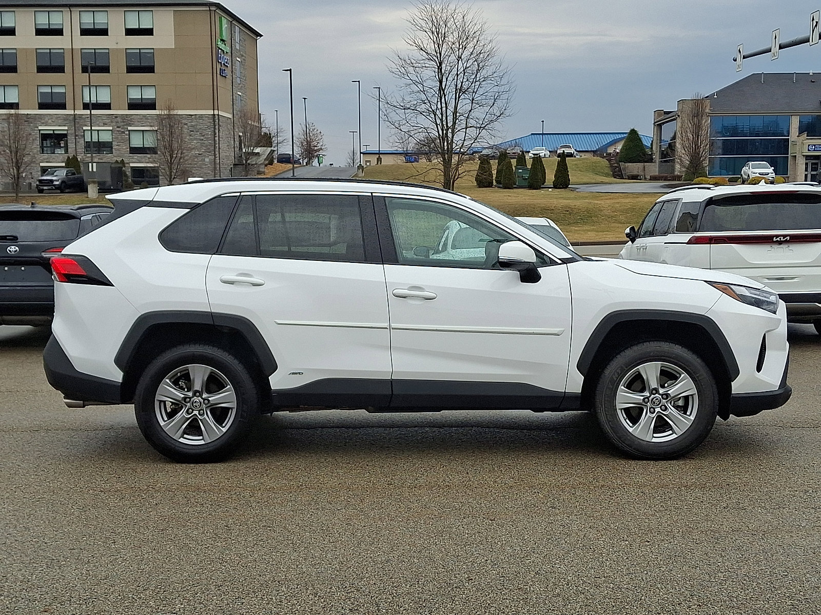 Used 2024 Toyota RAV4 LE image 7