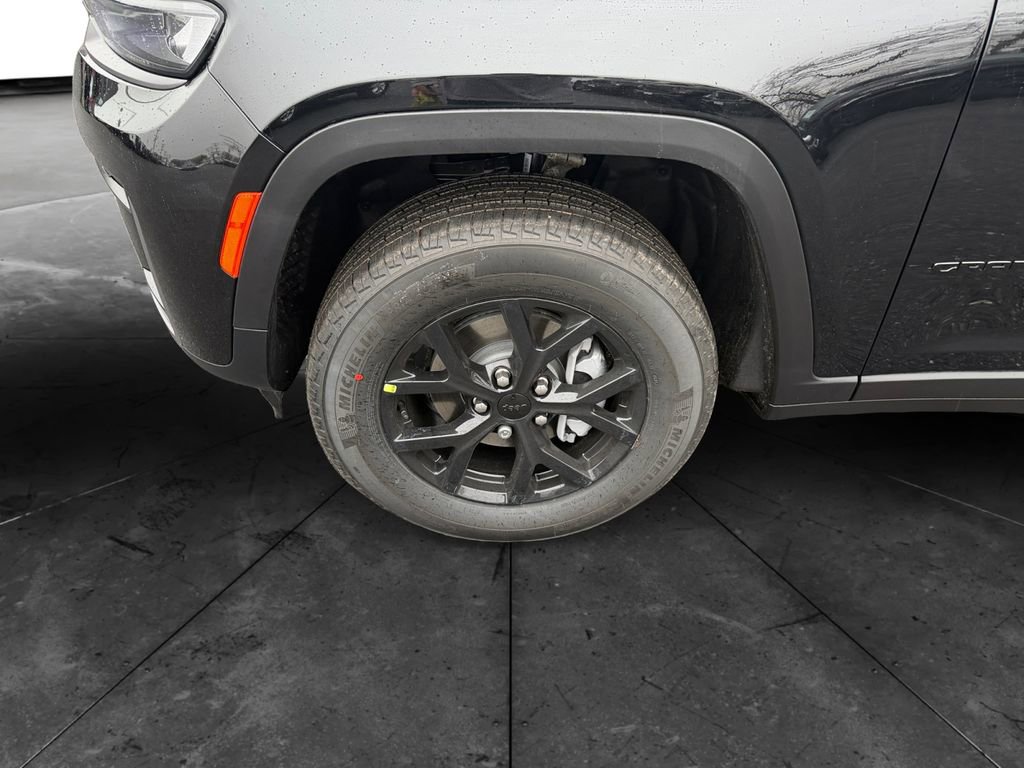 New 2026 Jeep Grand Cherokee Laredo image 14