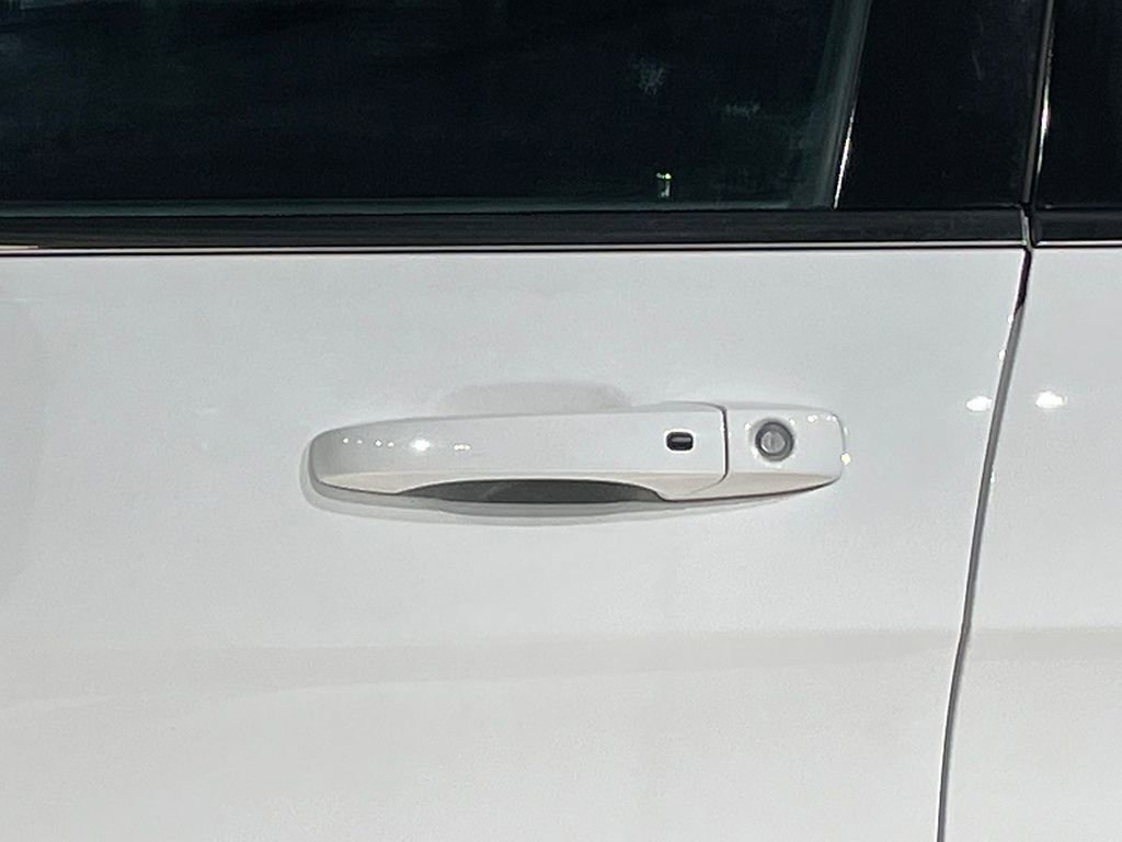 Used 2019 Jeep Grand Cherokee Laredo image 16