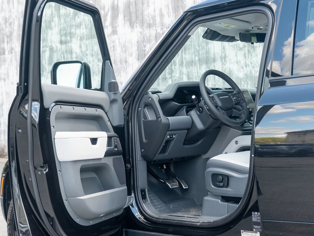 New 2026 Land Rover Defender 110 V8 AWD/4WD image 10