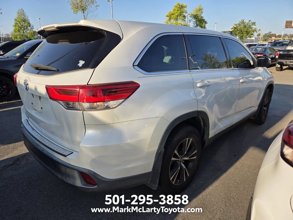 Used 2019 Toyota Highlander LE FWD image 6