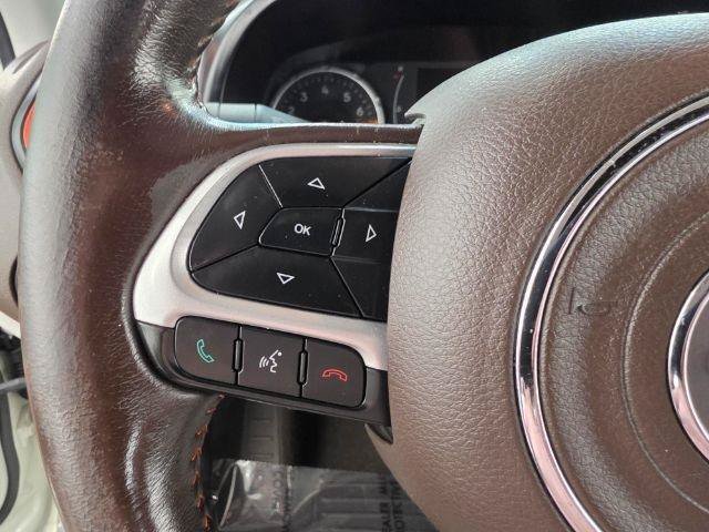 Used 2016 Jeep Renegade Latitude FWD image 16
