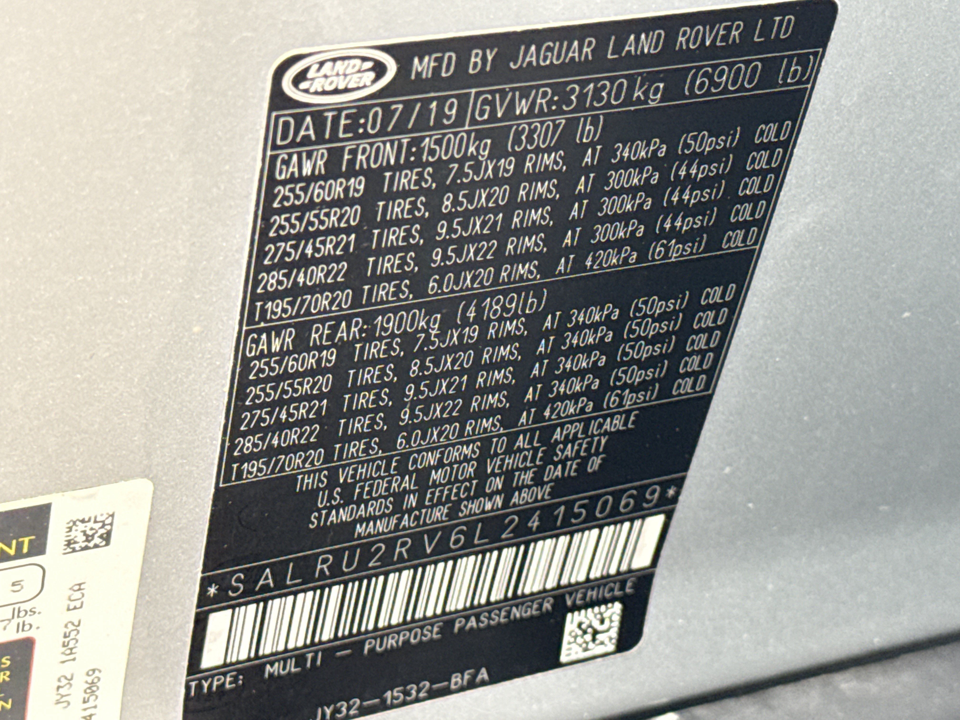 Used 2020 Land Rover Discovery Landmark AWD/4WD image 35