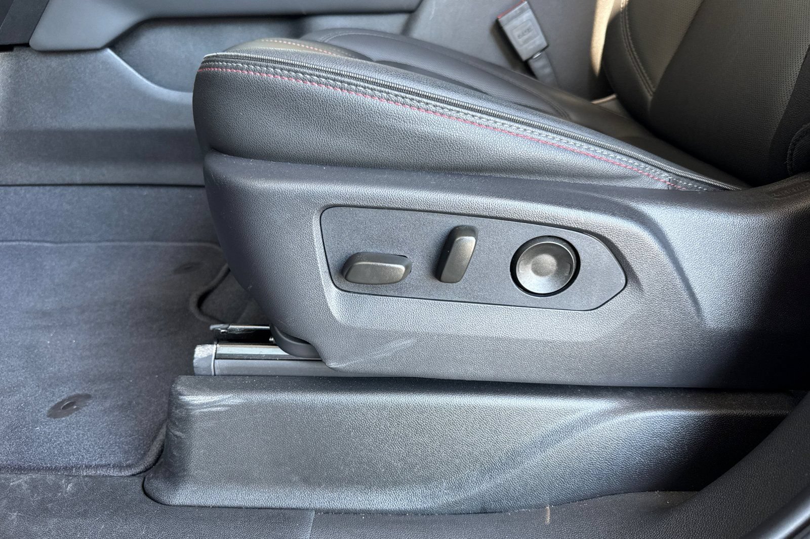 Used 2026 Chevrolet Suburban RST RWD image 19