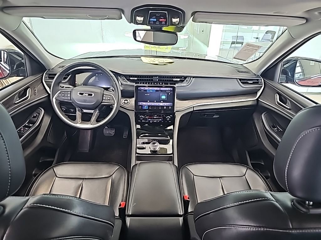 Used 2024 Jeep Grand Cherokee Limited image 32