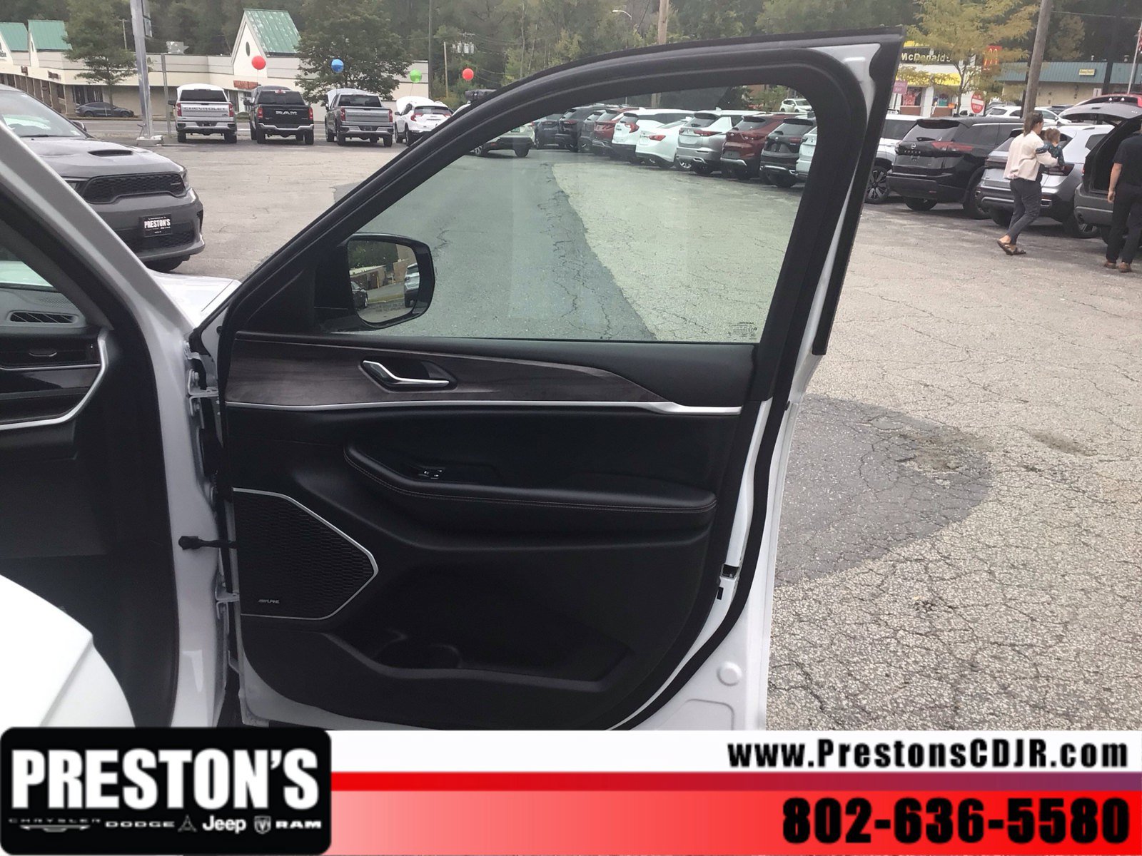 Used 2024 Jeep Grand Cherokee Limited 4xe AWD/4WD image 26