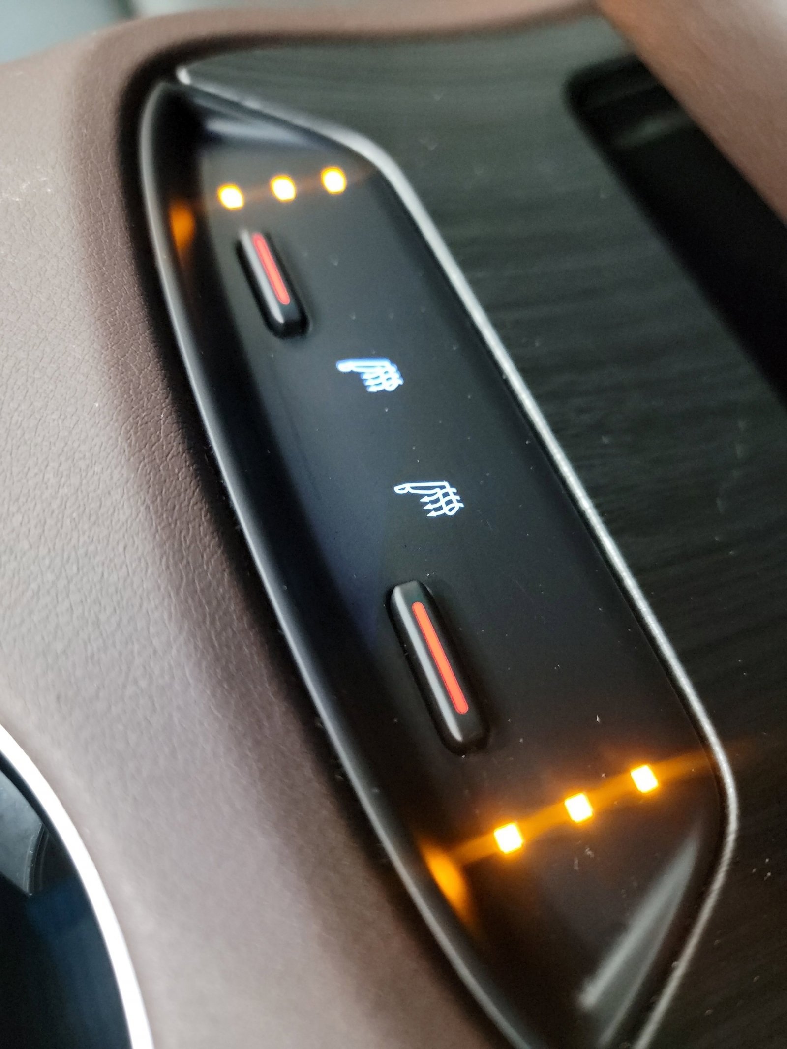 Used 2022 Toyota Venza XLE image 33