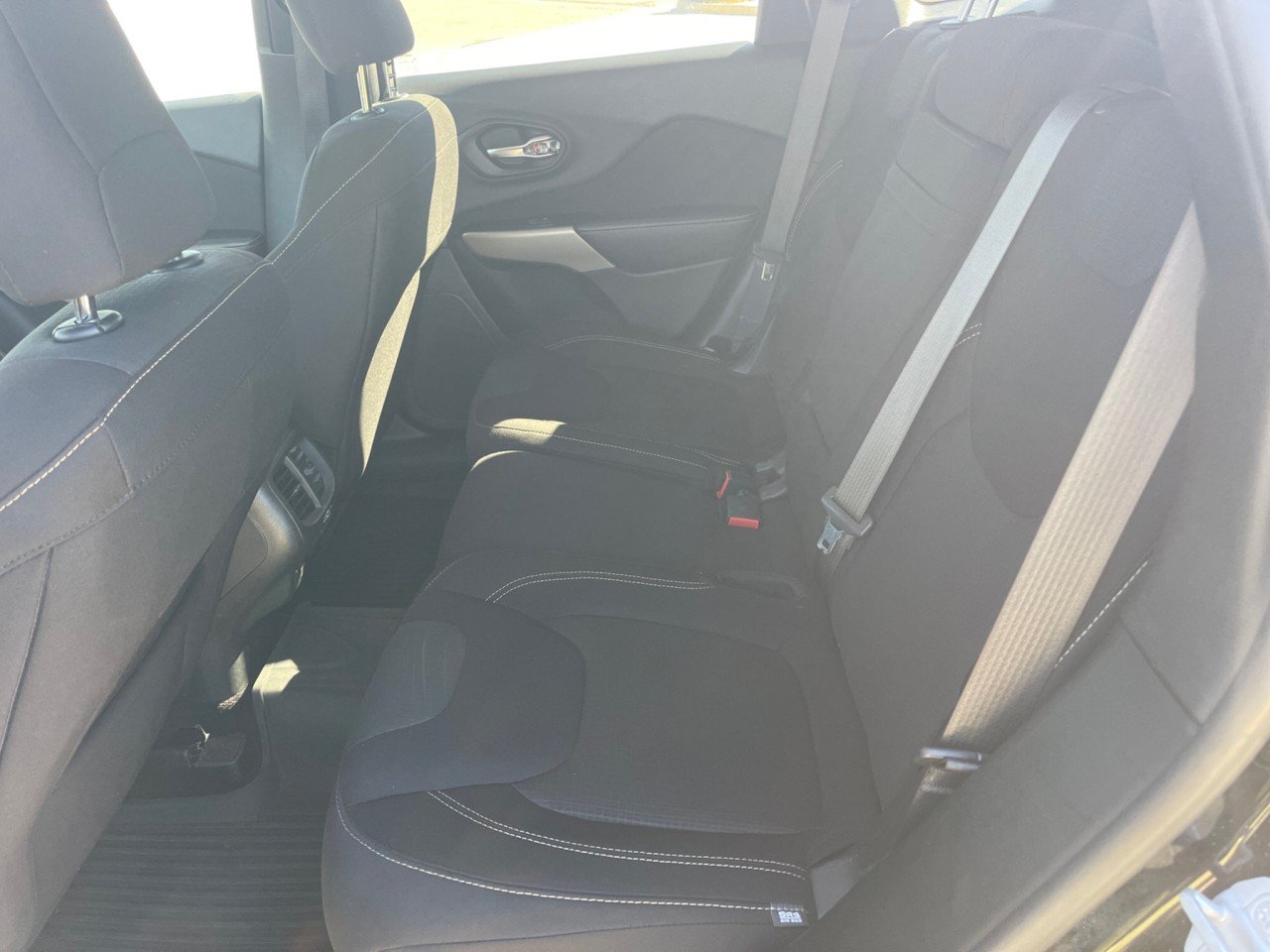 Used 2017 Jeep Cherokee Latitude FWD image 24