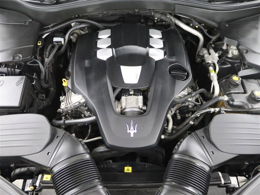 Used 2019 Maserati Levante AWD/4WD image 38