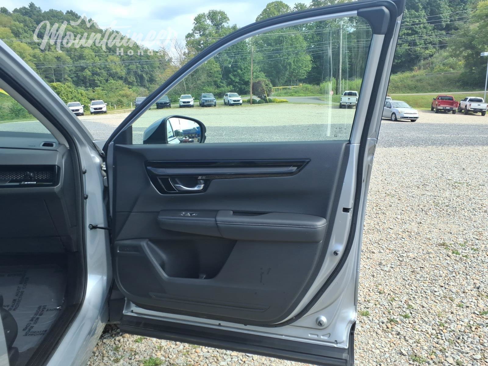 Used 2025 Honda CR-V EX-L image 17
