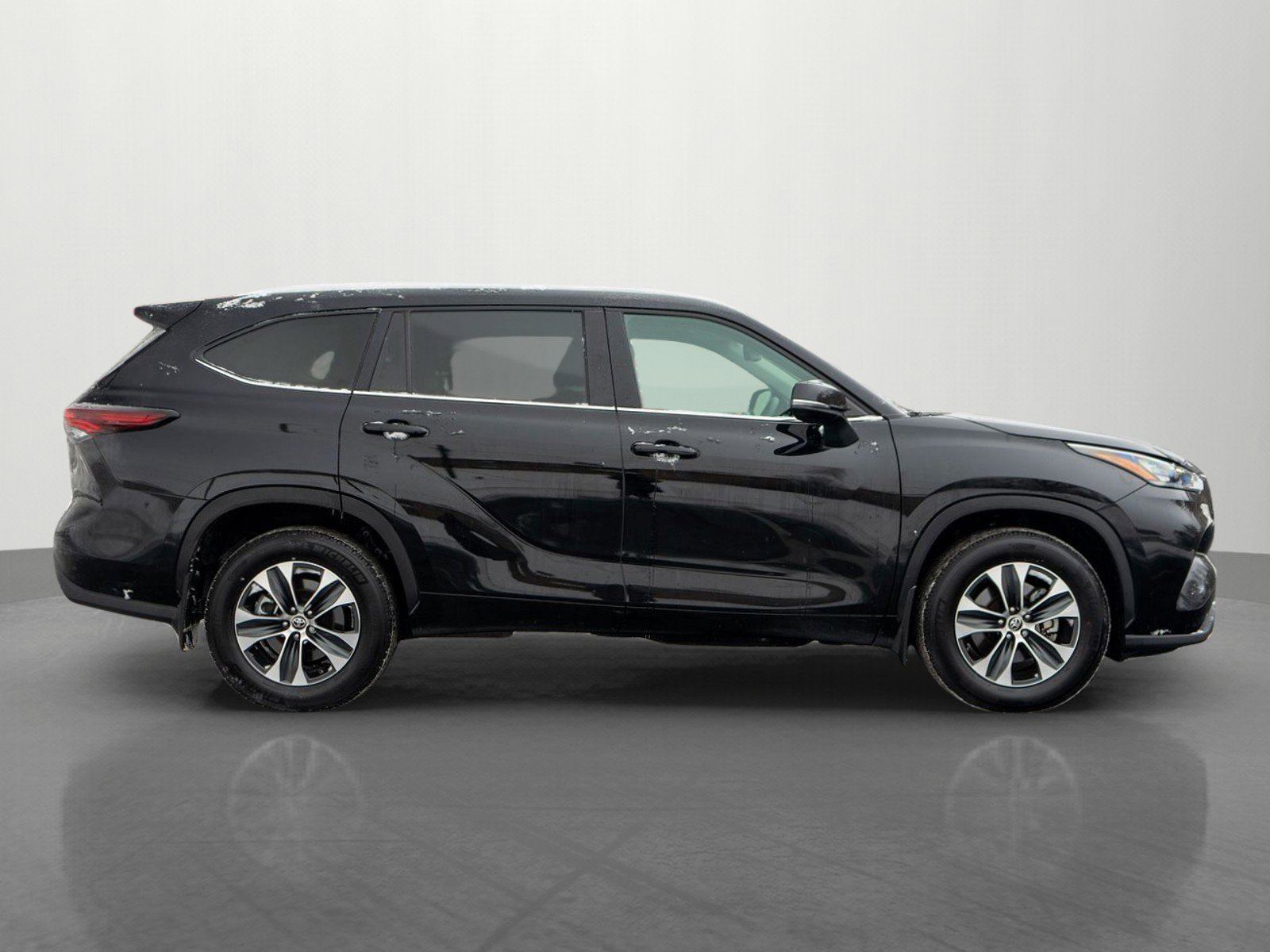 Used 2025 Toyota Highlander XLE image 8