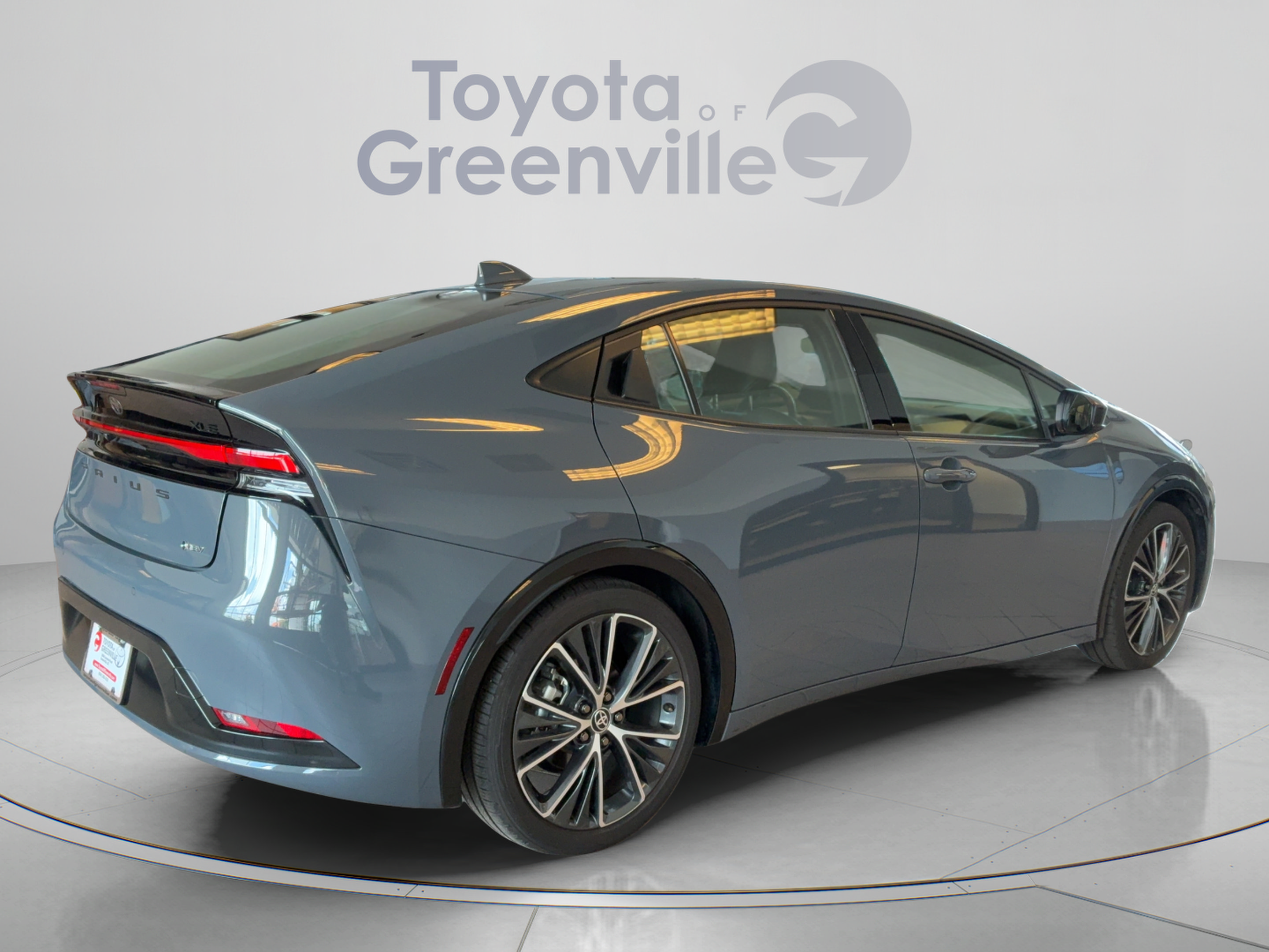 Certified 2025 Toyota Prius XLE FWD image 6