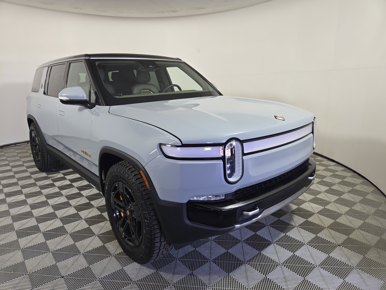 Used 2024 Rivian R1S Adventure AWD/4WD image 7