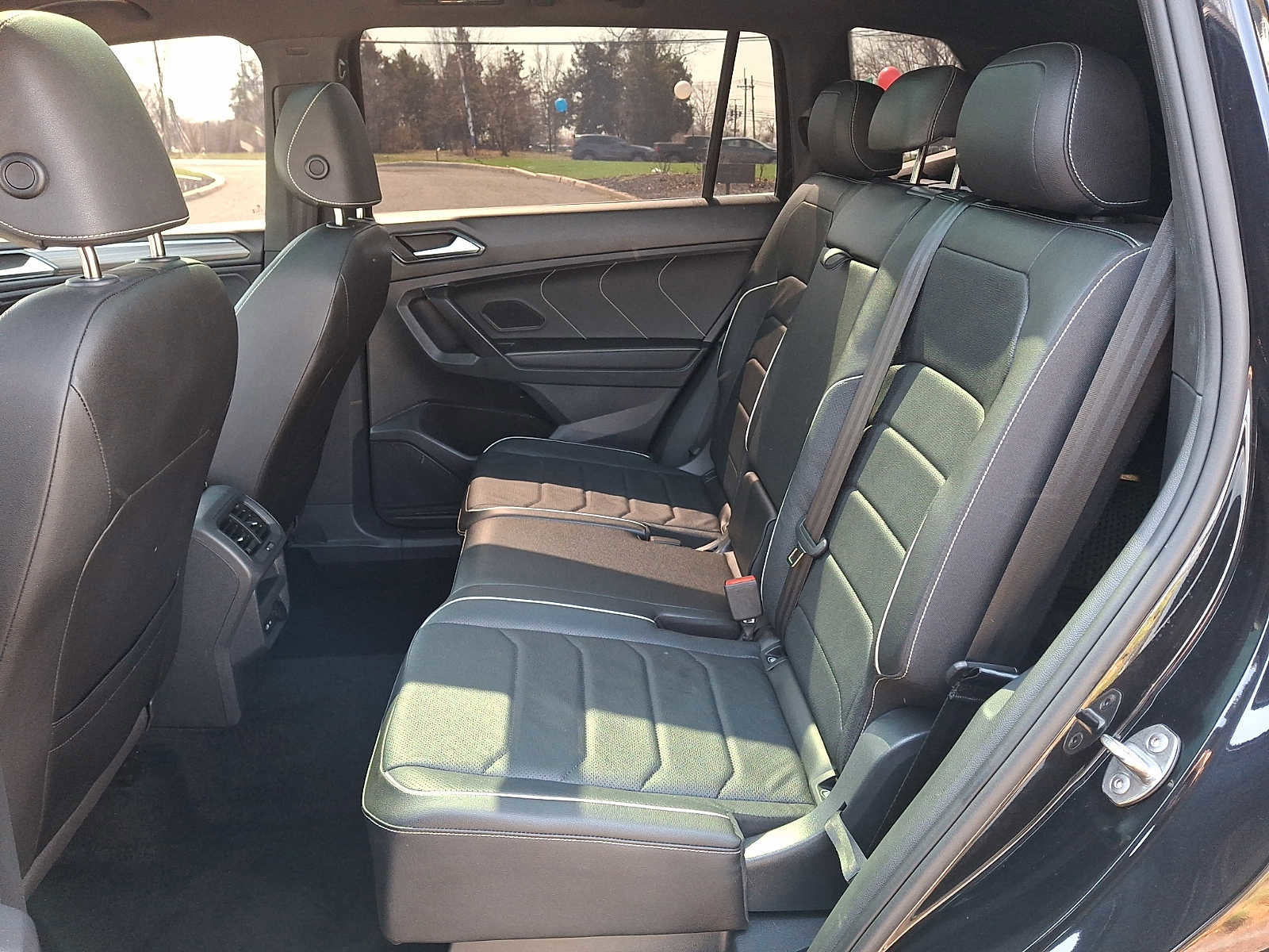 Certified 2023 Volkswagen Tiguan SEL R-Line image 8