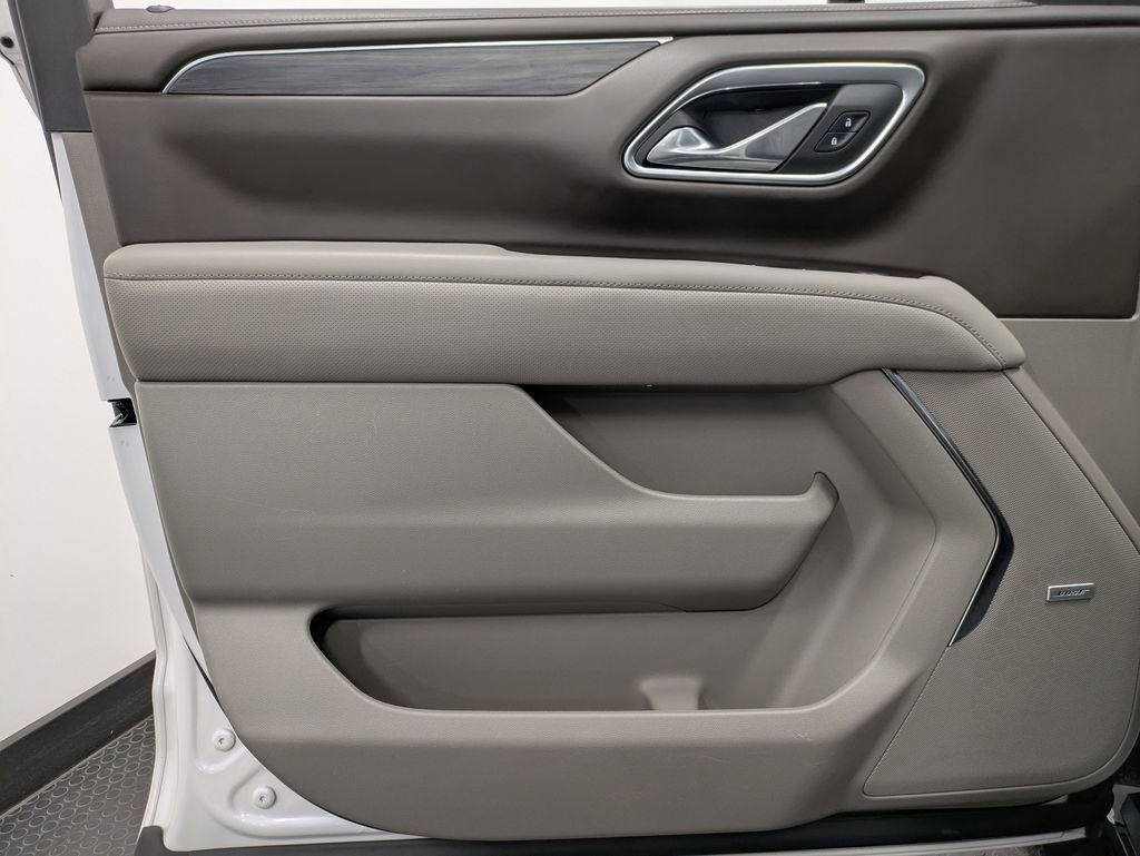 Used 2023 GMC Yukon SLT w/ SLT Premium Package image 8