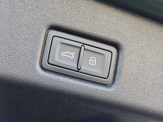 New 2025 Audi SQ5 Prestige image 25