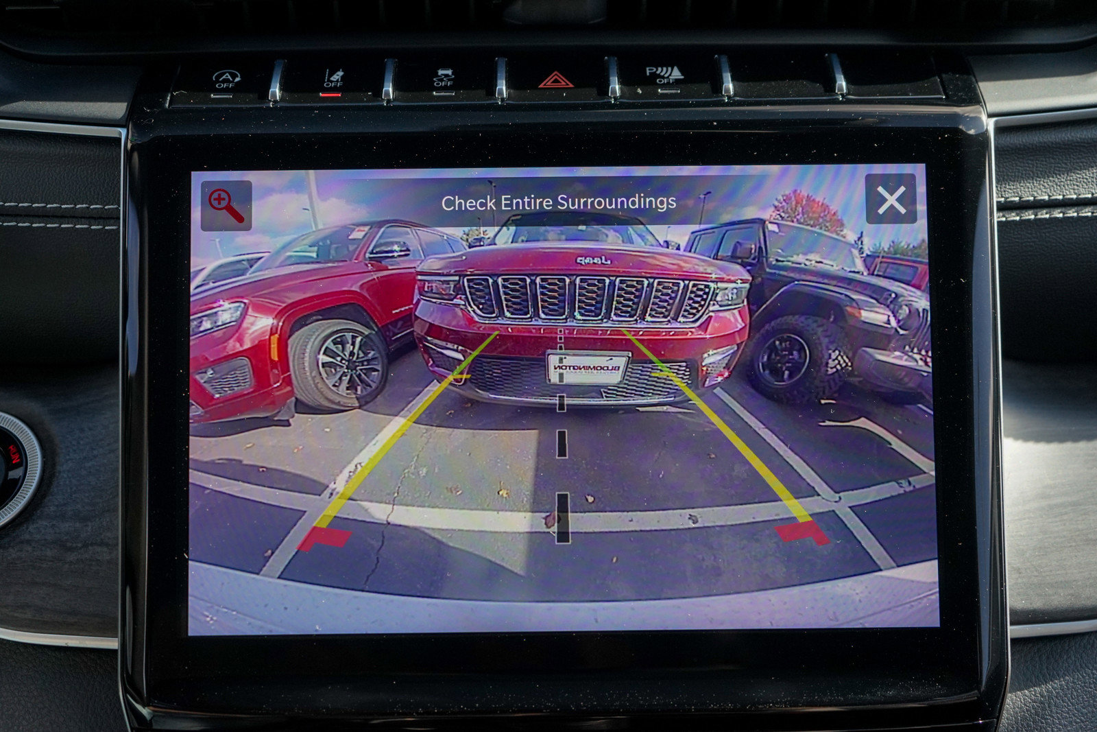 Used 2023 Jeep Grand Cherokee Limited w/ Black Appearance Package image 15