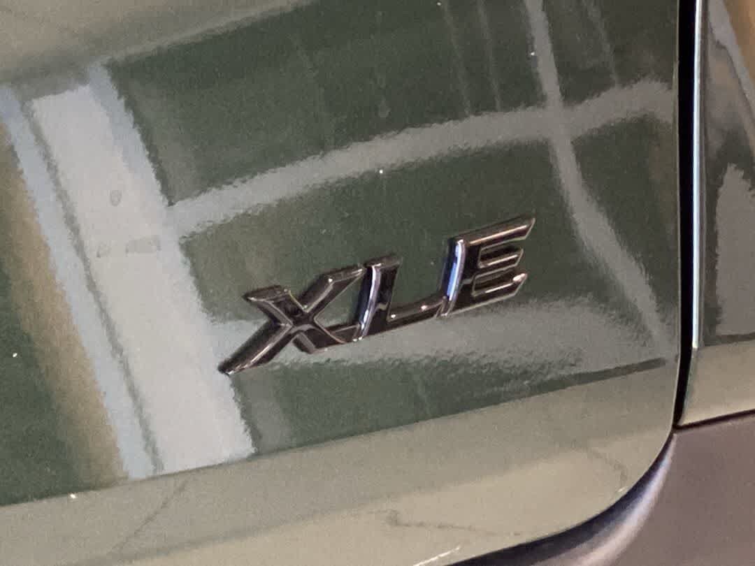 Certified 2025 Toyota Sienna XLE Woodland Edition AWD/4WD image 12