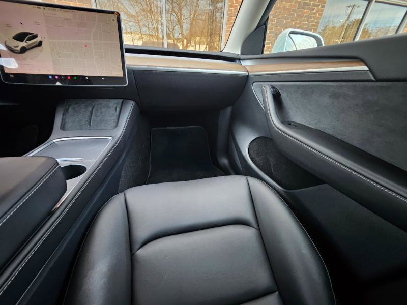 Used 2025 Tesla Model Y Long Range image 53