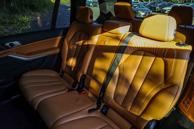 Used 2022 BMW X7 xDrive40i w/ M Sport Package image 21