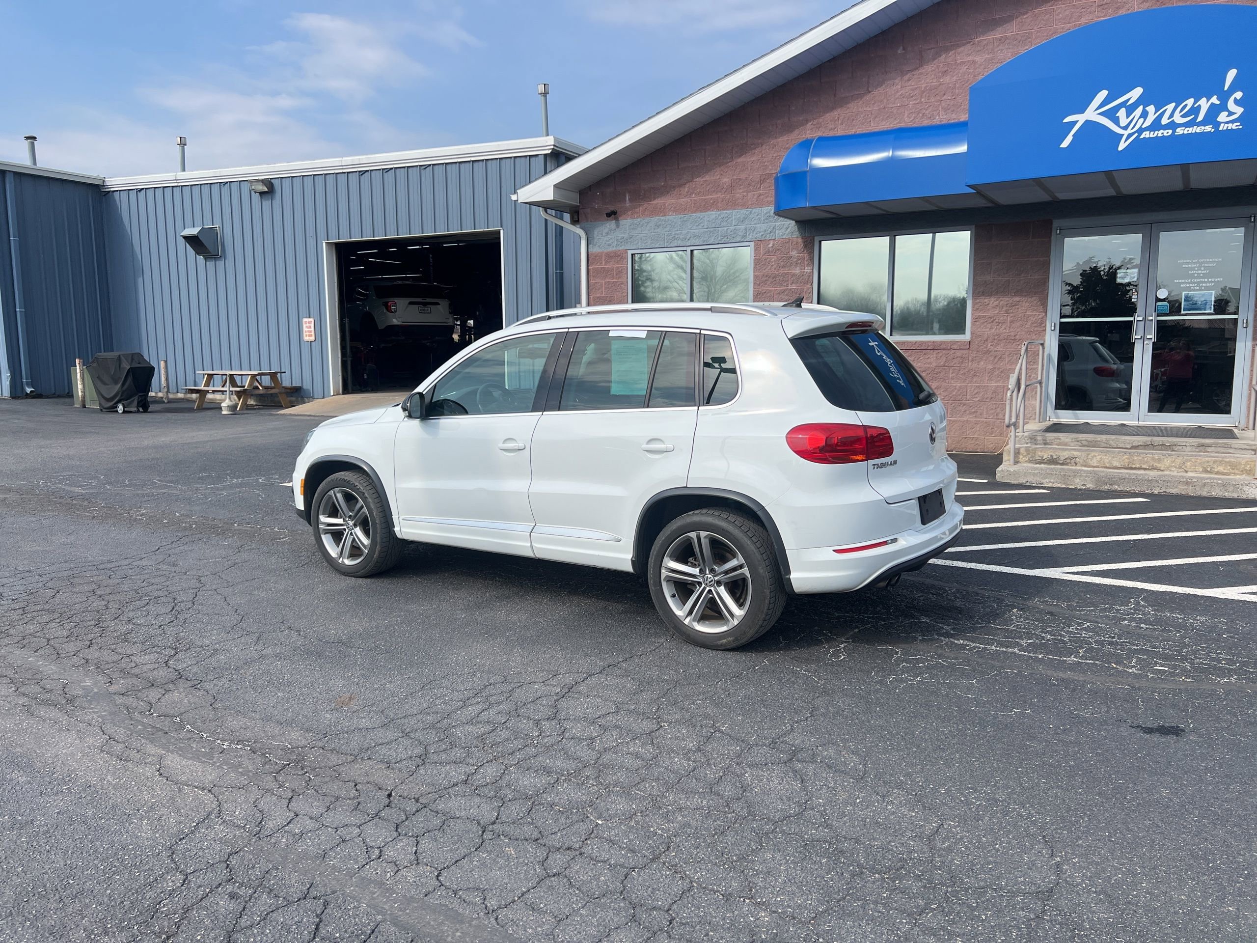 Used 2017 Volkswagen Tiguan Sport image 4