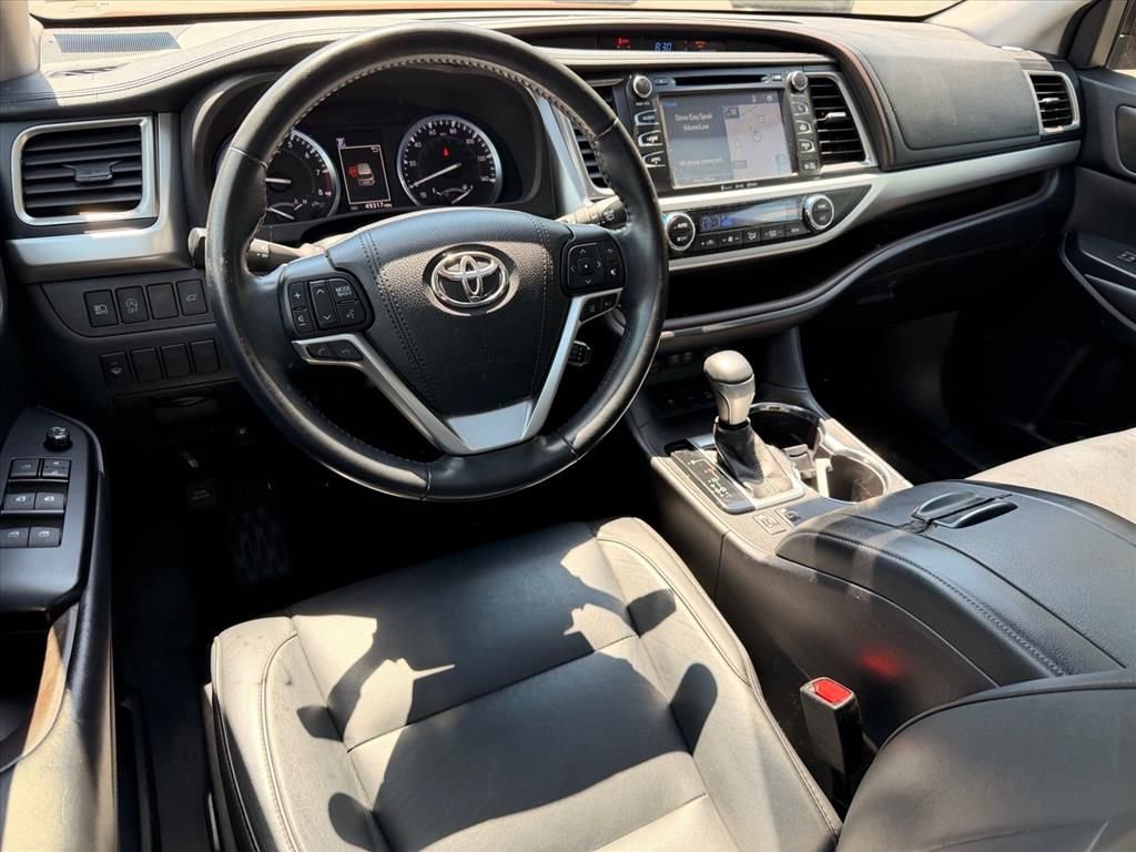 Used 2018 Toyota Highlander XLE AWD/4WD image 11