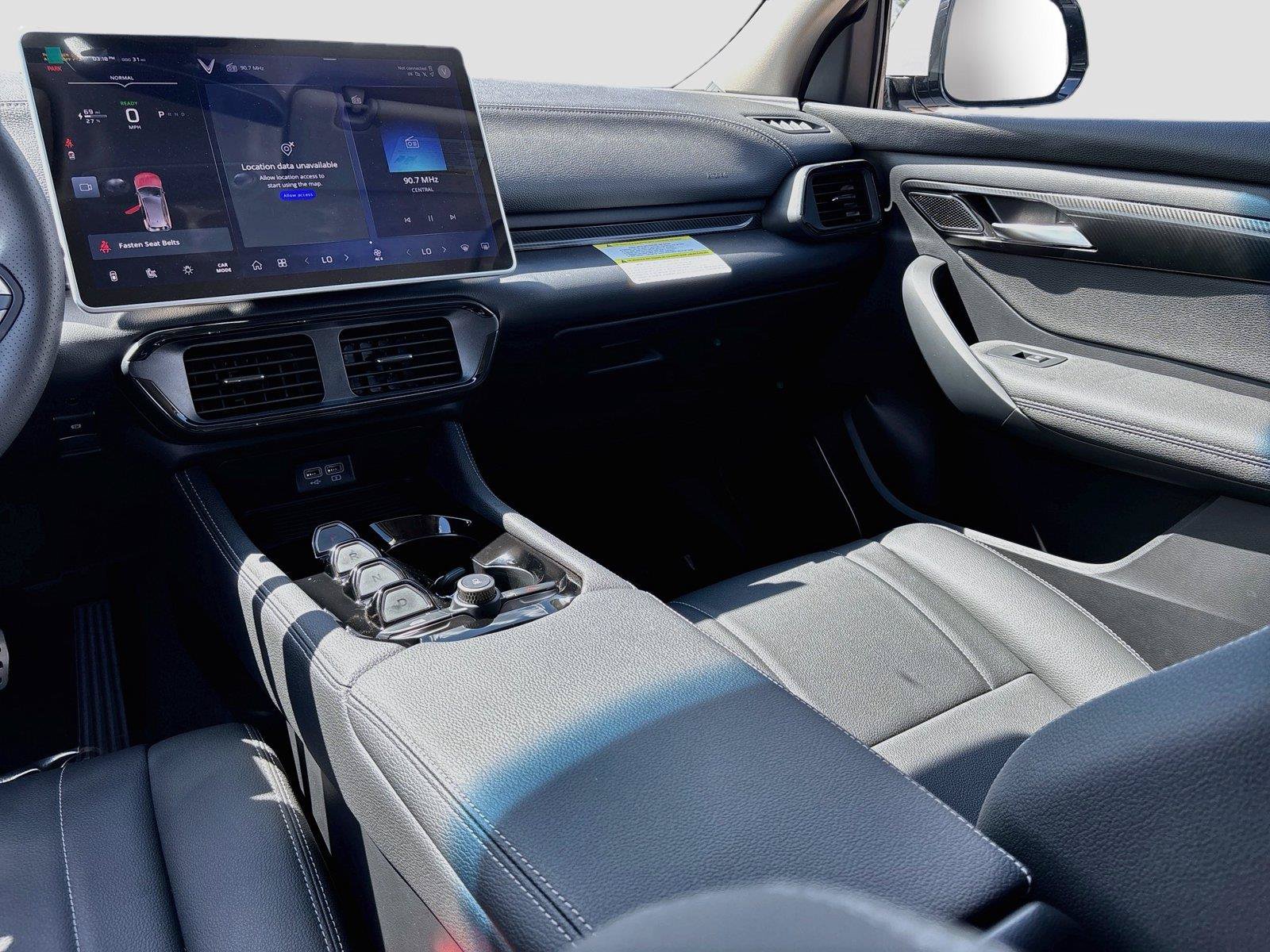 New 2027 VinFast VF 8 Eco AWD/4WD image 22