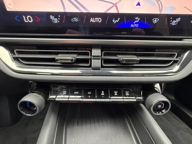 Used 2024 Chevrolet Equinox EV RS FWD image 29