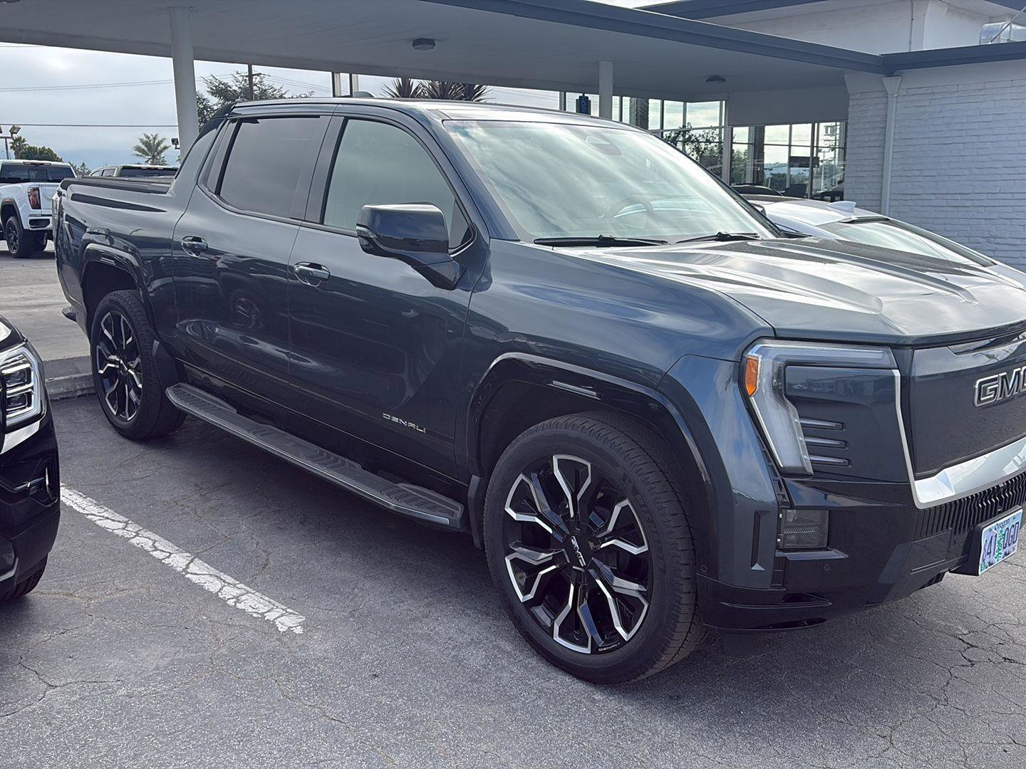 Used 2025 GMC Sierra EV Denali image 2