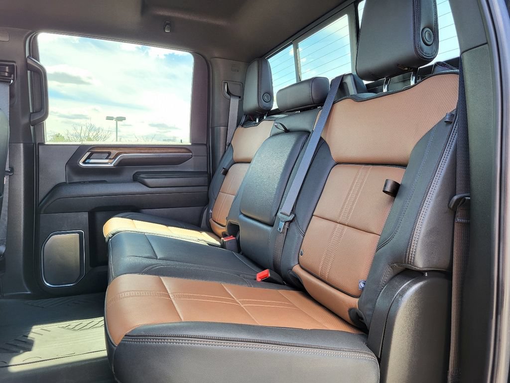 Used 2024 Chevrolet Silverado 2500 High Country w/ High Country Premium Package AWD/4WD image 5