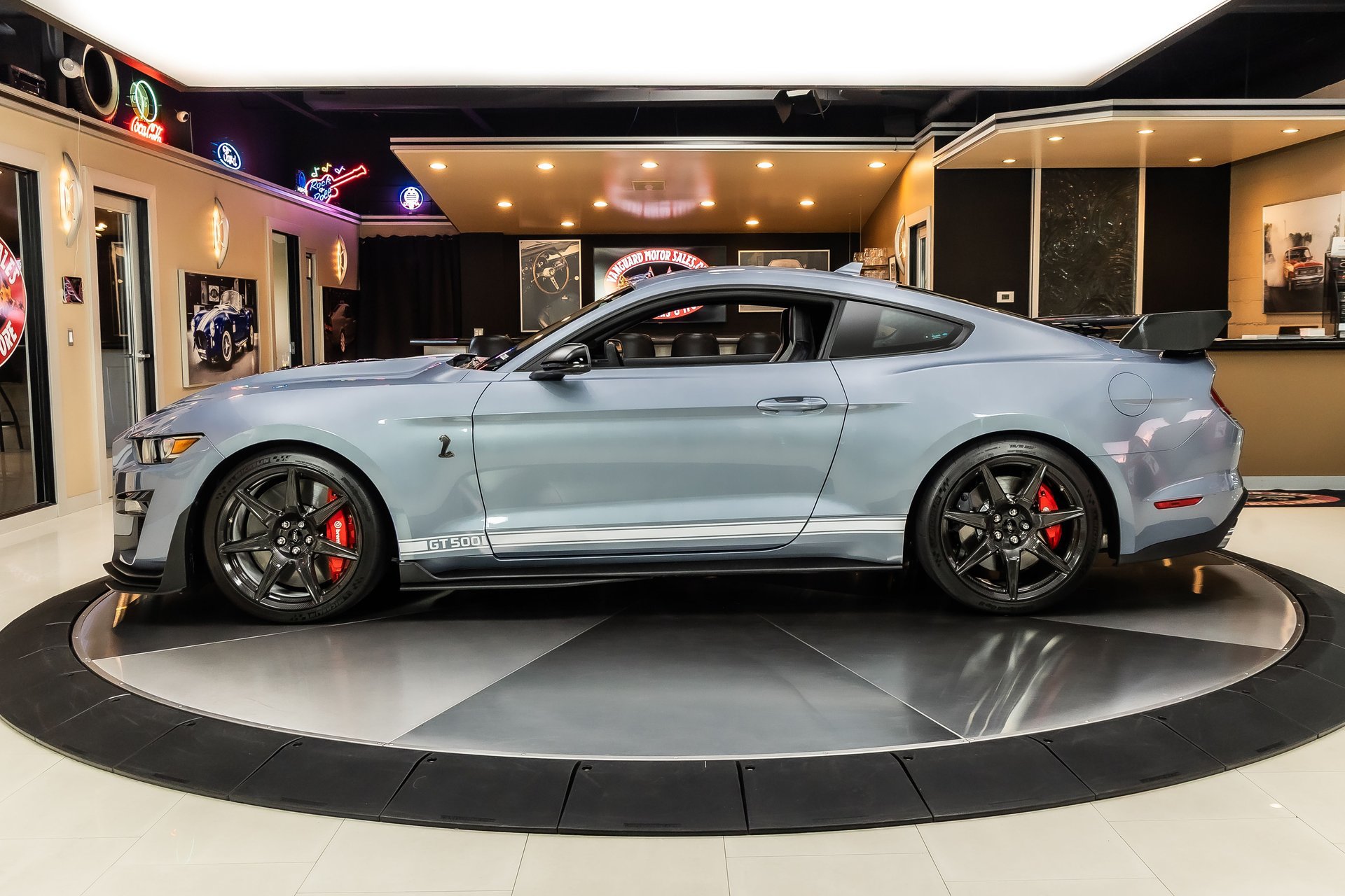 Used 2022 Ford Mustang Shelby GT500 w/ Carbon Fiber Track Pack RWD image 18