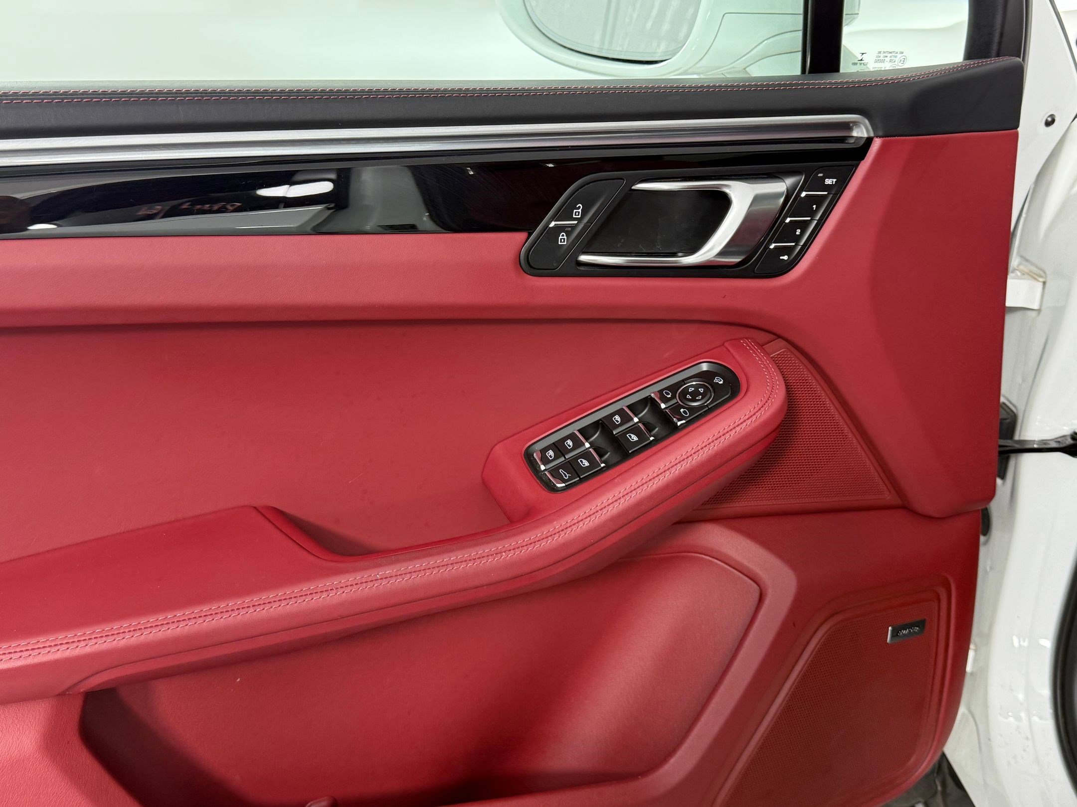 Used 2022 Porsche Macan S image 14