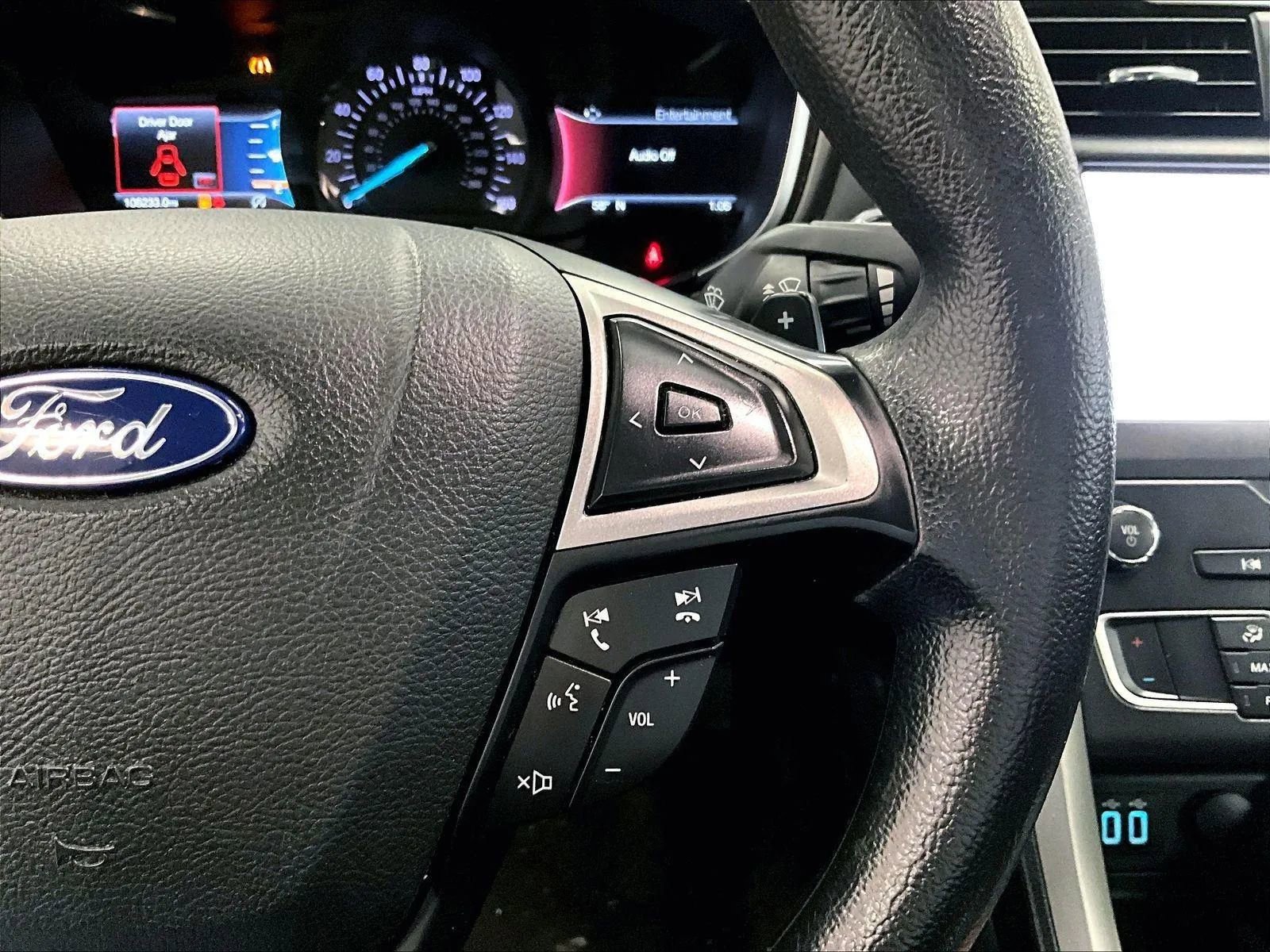 Used 2019 Ford Fusion SE image 19