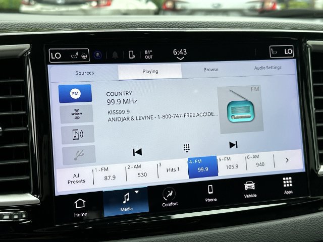 Used 2023 Chrysler Pacifica Touring-L FWD image 16
