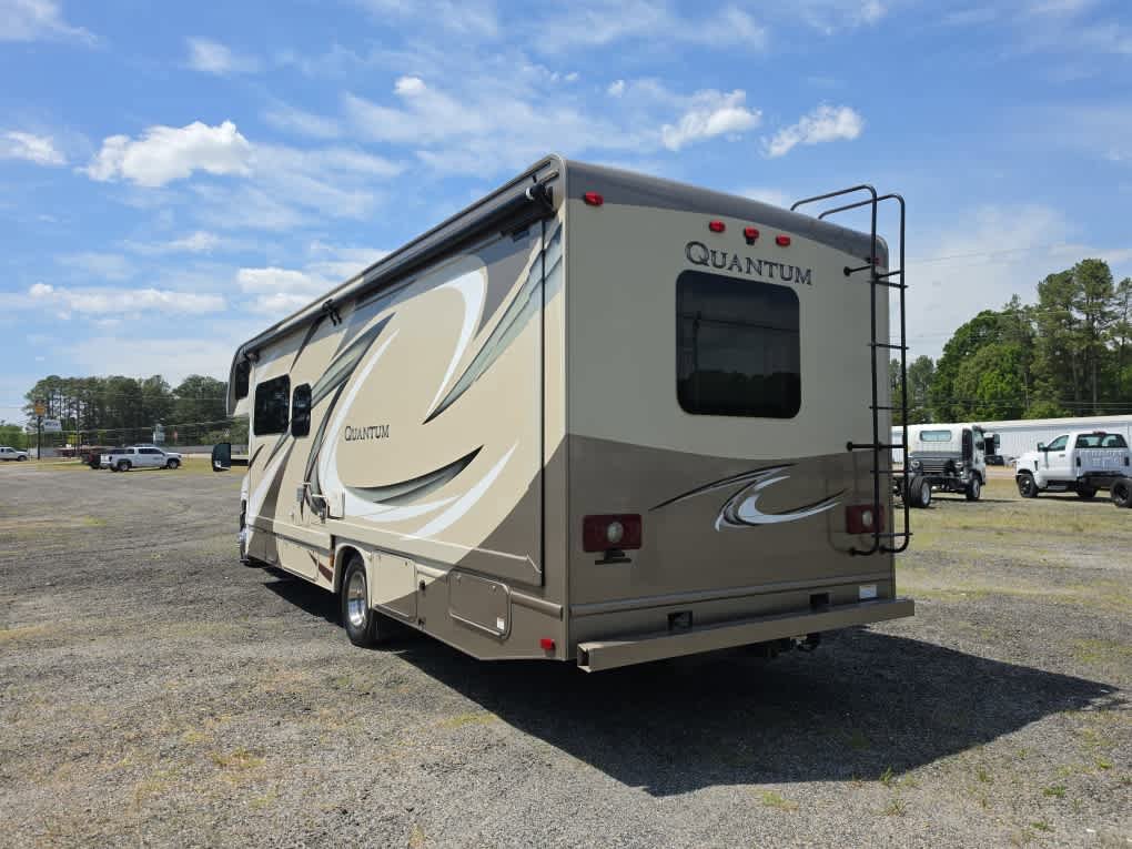 Used 2017 Ford E-450 and Econoline 450 Super Duty w/ Motorhome Prep Package RWD image 5