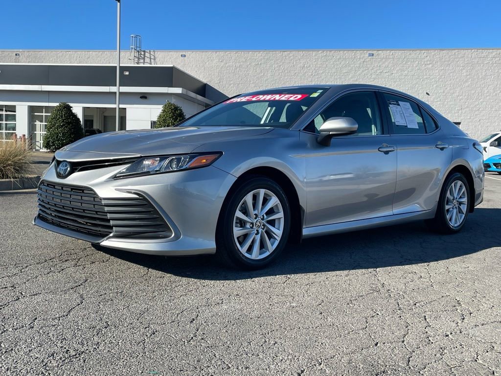 Used 2024 Toyota Camry LE image 3