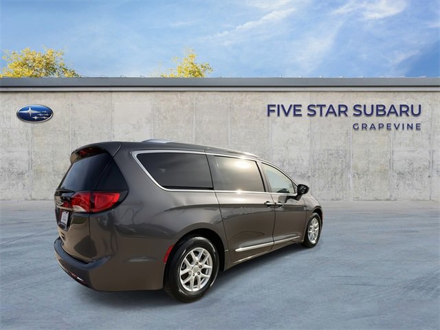 Used 2020 Chrysler Pacifica Touring-L image 8