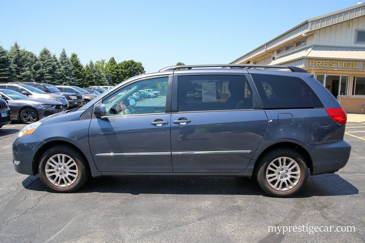 Used 2010 Toyota Sienna XLE Limited w/ XLE Limited Pkg 2 AWD/4WD image 4