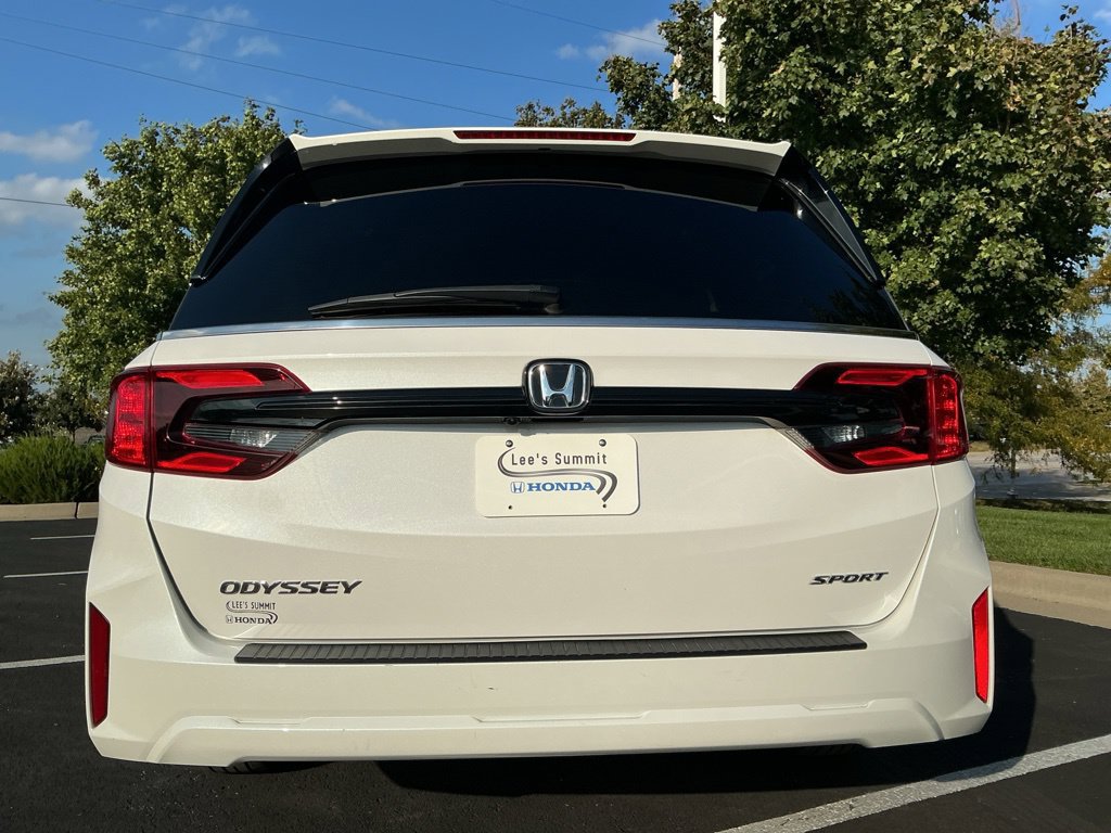 Used 2025 Honda Odyssey Sport-L image 11