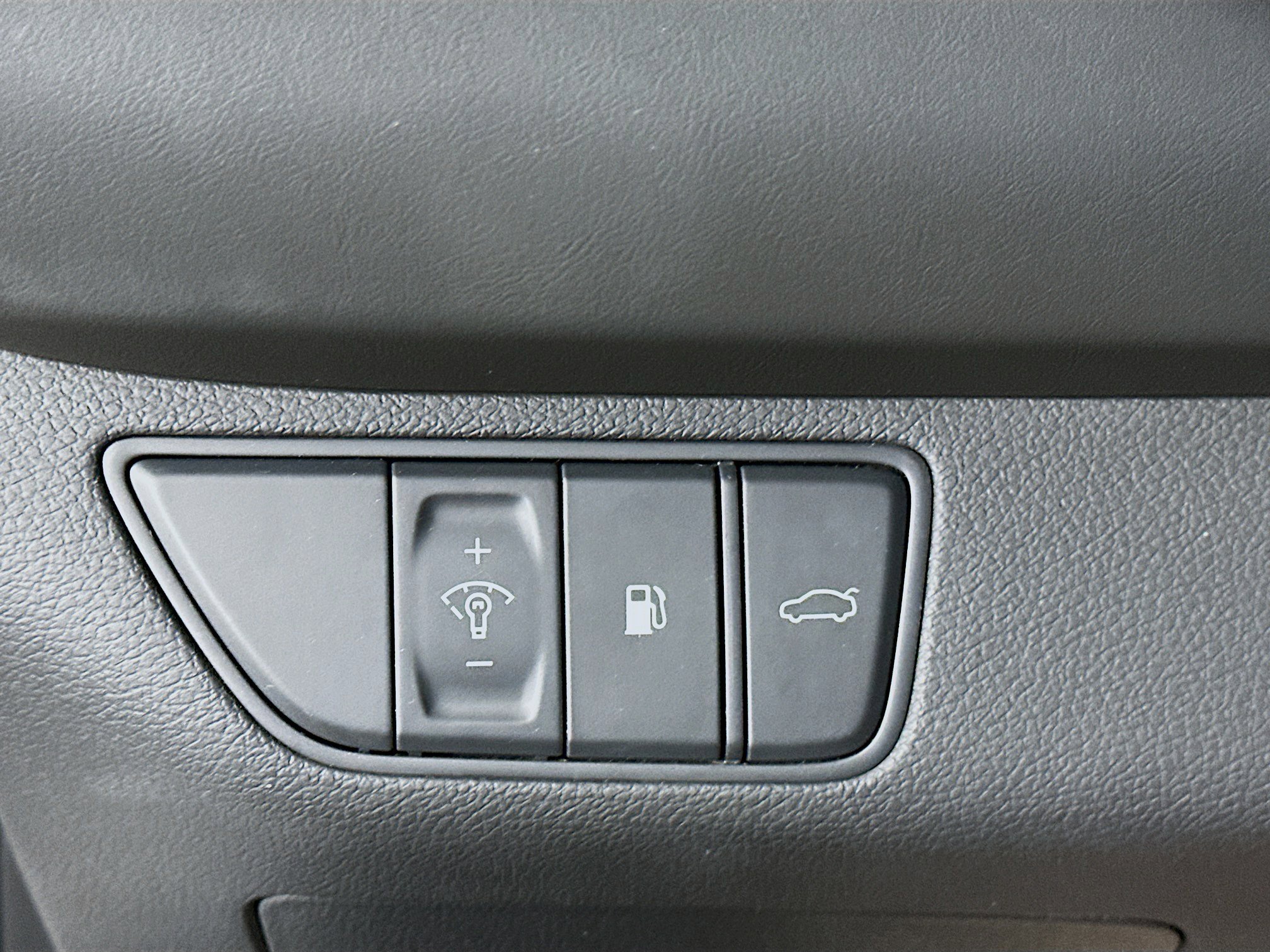 Used 2025 Genesis G70 2.5T RWD image 17