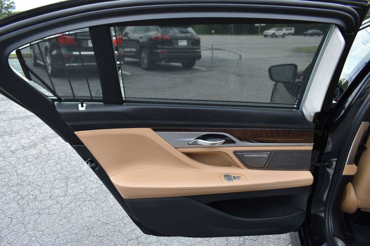 Used 2019 BMW 750i w/ Executive Package RWD image 37