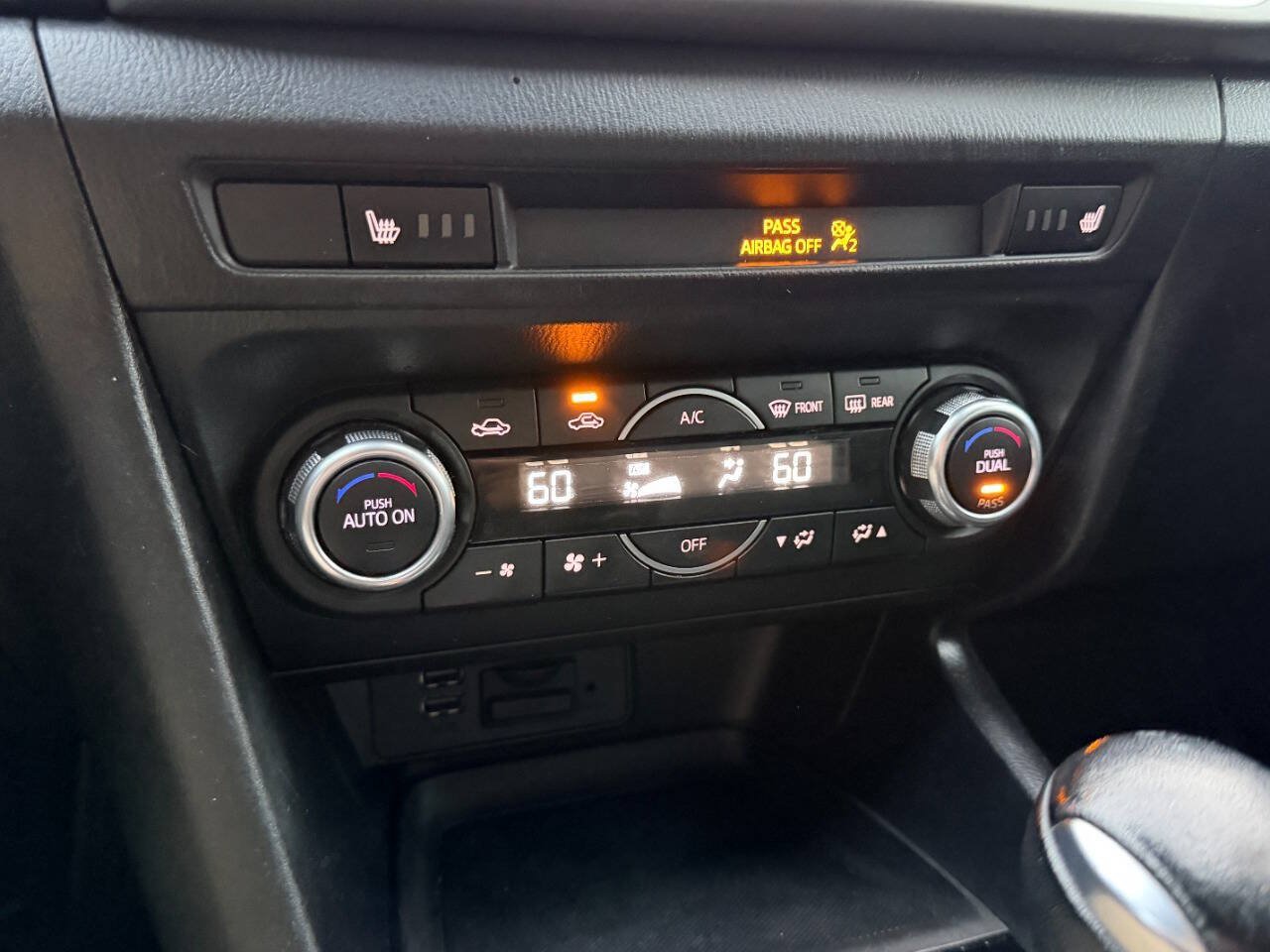 Used 2018 MAZDA MAZDA3 Touring FWD image 38