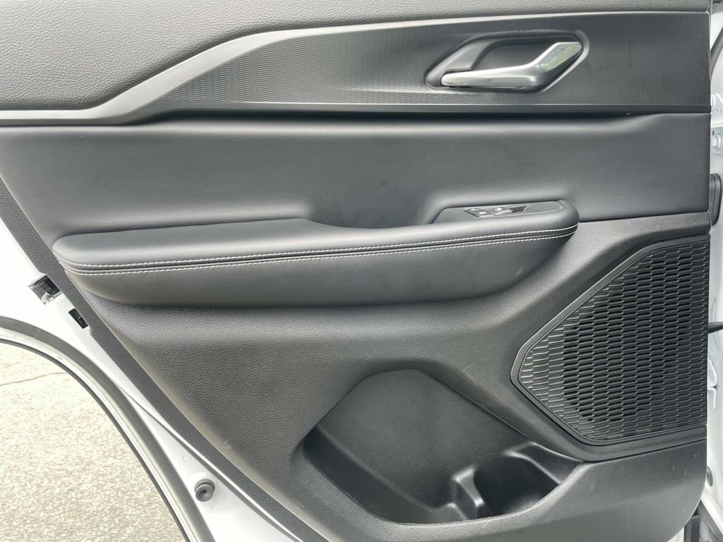 Certified 2025 Jeep Grand Cherokee Altitude image 24