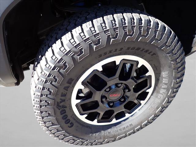 Used 2025 Toyota Tacoma TRD Off-Road AWD/4WD image 7