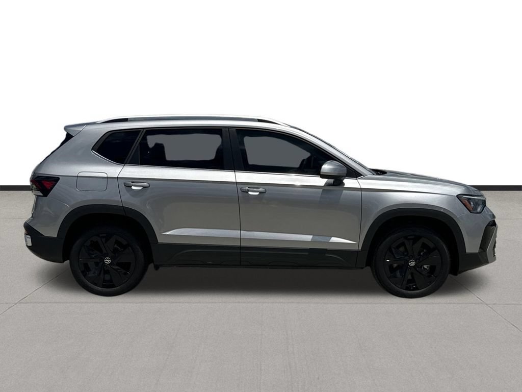 New 2026 Volkswagen Taos SE FWD image 4